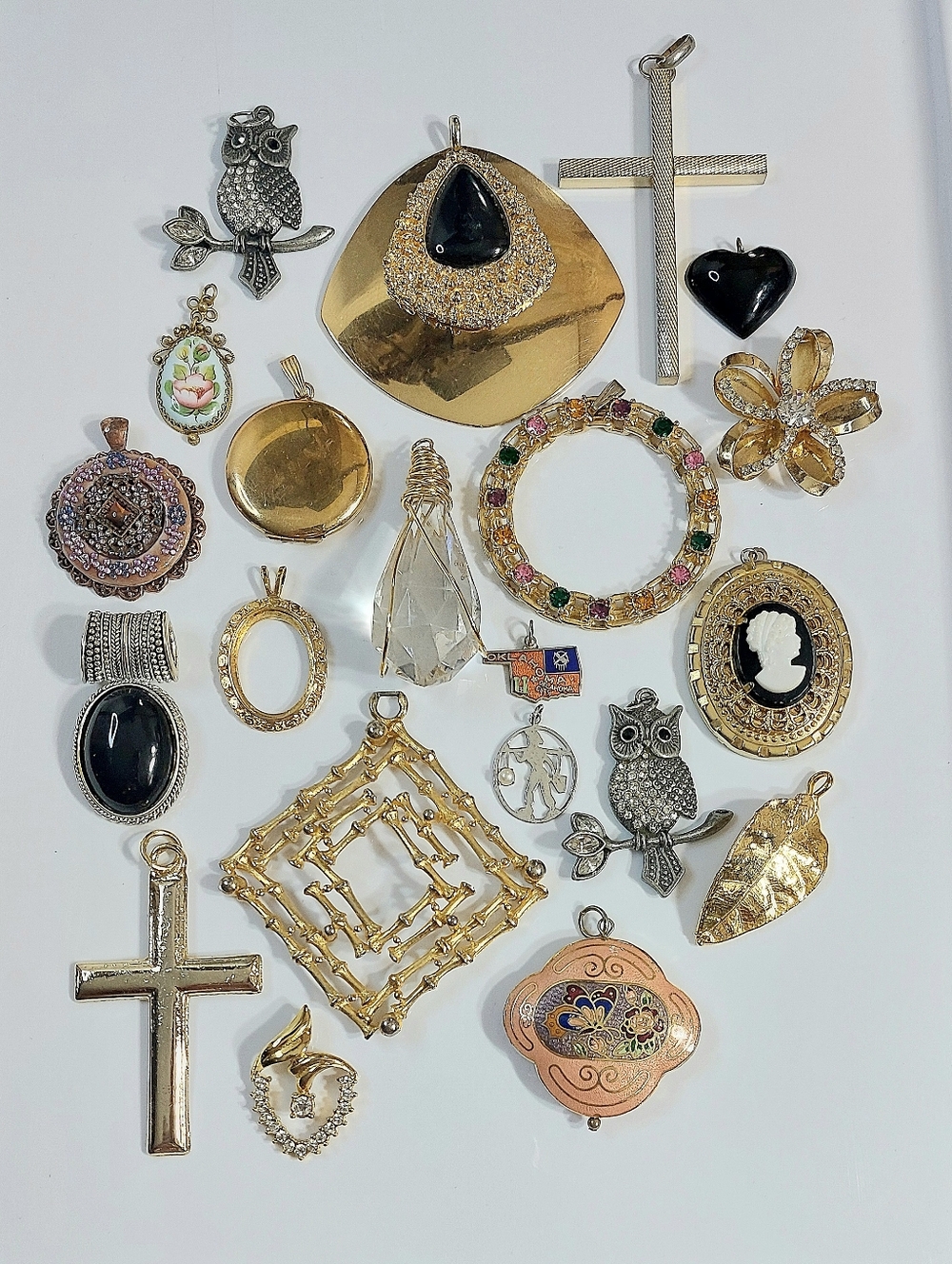 Pendant and Locket Vintage Jewelry Lot Group - Womens Jewelry